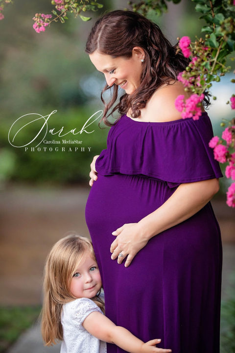 Outdoor maternity session with sister