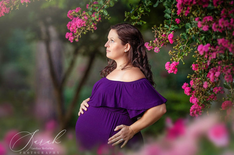Outdoor maternity session with flowers